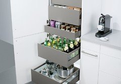 csm_Schueller_Hochschrank_mit_Innenschubkasten_und_Auszuegen_1b614be124